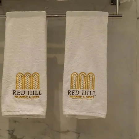 Отель Red Hill